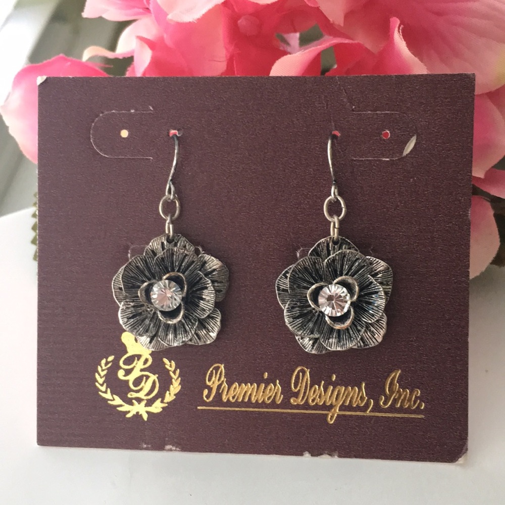Premier Designs Flower earrings